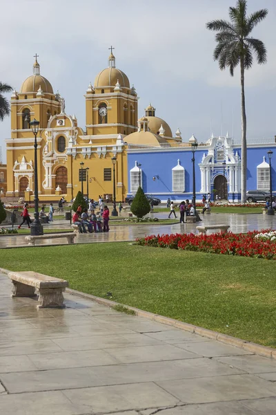 Trujillo Perú Septiembre 2014 Coloridos Edificios Que Rodean Plaza Armas — Foto de Stock