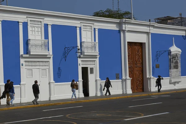 Trujillo Perú Septiembre 2014 Coloridos Edificios Época Colonial Alrededor Plaza —  Fotos de Stock