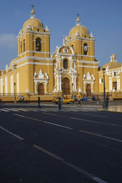 Trujillo Peru Syyskuu 2014 Trujillon Plaza Armasia Ympäröivät Värikkäät Rakennukset — kuvapankkivalokuva