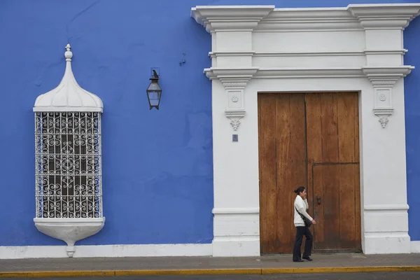 Trujillo Perú Septiembre 2014 Coloridos Edificios Época Colonial Alrededor Plaza — Foto de Stock