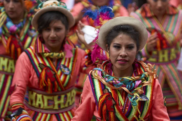 Oruro Bolívia 2017 Február Hagyományos Népi Táncosok Díszes Jelmezek Teljesítő — Stock Fotó