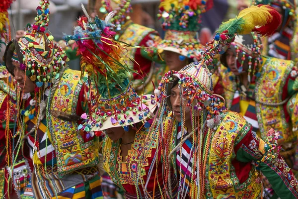 Oruro Bolivia Februari 2017 Tinkus Dansgroep Sierlijke Kostuums Uitvoeren Zoals — Stockfoto