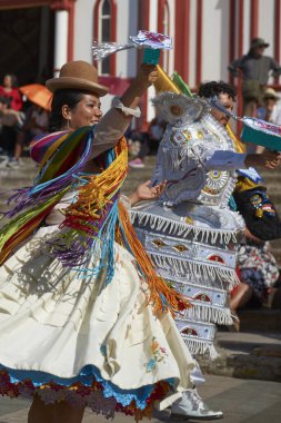 Arica, Şili - 11 Şubat 2017: con Morenada dansçılar bir street parade, yıllık Carnaval Andino sırasında performans la Fuerza del Sol Arica, Chile.
