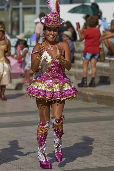 阿里卡 2017 Morenada 舞者在每年的狂欢节安迪街头游行表演 Con 拉阿里卡 智利中部电力公司 Del Sol — 图库照片