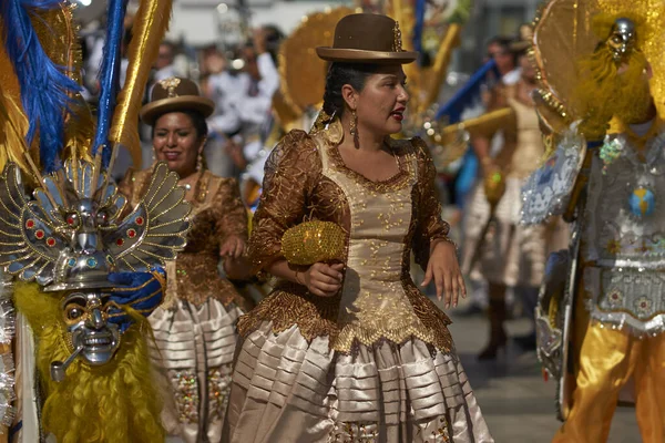 阿里卡 2017 Morenada 舞者在每年的狂欢节安迪街头游行表演 Con 拉阿里卡 智利中部电力公司 Del Sol — 图库照片