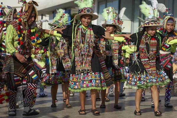 Arica Chile Febrero 2017 Bailarinas Tinkus Vestidas Con Trajes Ornamentados — Foto de Stock