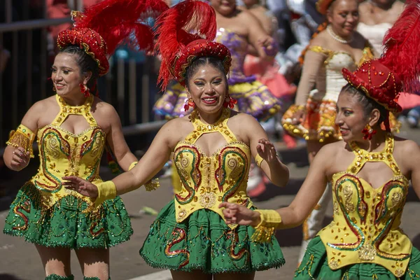 Oruro Bolívie Února 2017 Morenada Taneční Skupina Pestrobarevné Oblečení Pochodovat — Stock fotografie