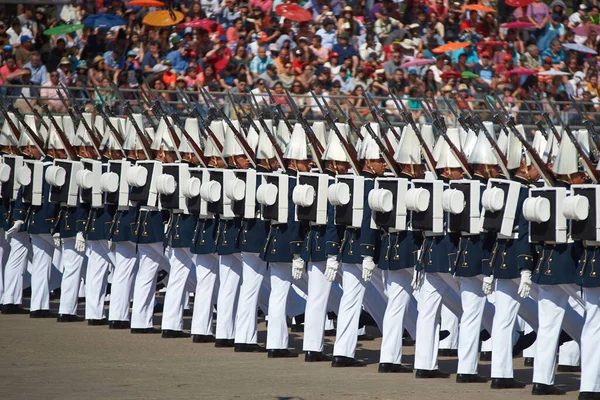 Santiago Chile September 2016 Medlemmar Den Chilenska Armén Marscherar Förbi — Stockfoto