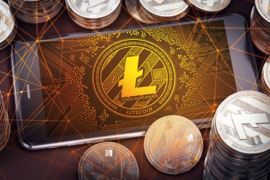 Smartphone ile ekrandaki Lite para yığınları arasında Litecoin. Bitcoin tehlike kavram. 3D render