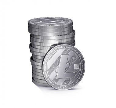 Sikke üzerinde izole beyaz arka plan kazık veya gümüş Litecoin yığını. Bir jeton doğru açık olduğundan. 3D render (yeni sanal para)