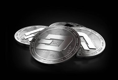 Siyah arka plan üzerine döşeme dört gümüş Dash para yığını. 3D render