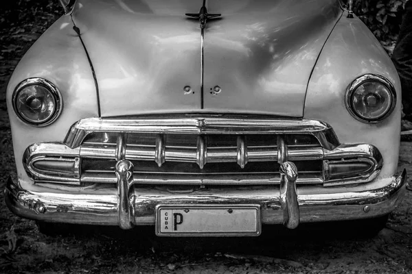 Küba 'daki eski Amerikan arabası.