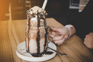 Çikolatalı Milk shake içinde şımartın