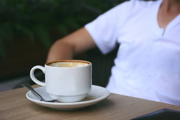 Pria minum kopi, gaya hidup, konsep orang . — Stok Foto