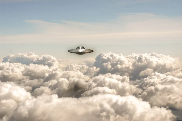 3D иллюстрация неопознанного летающего объекта над огромным облаком — стоковое фото