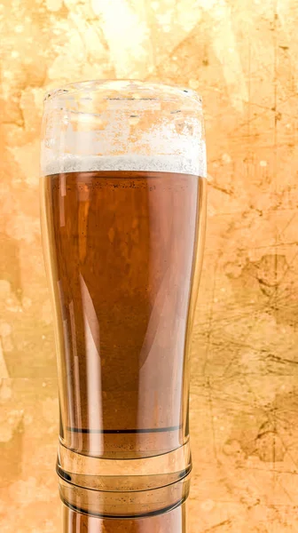 Bir bardak taze bira 3D çizimi — Stok fotoğraf