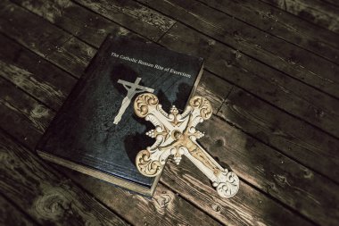 Şeytan çıkarma kitap 
