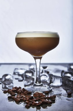 kahve viski likör ile kokteyl 