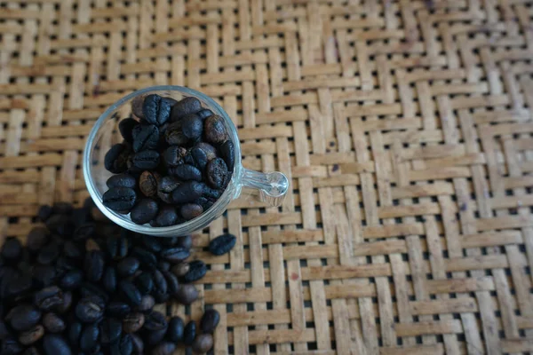 Roasted Robusta Coffee Beans Small Ceramic Mug Placed Bamboo — Stock Photo, Image