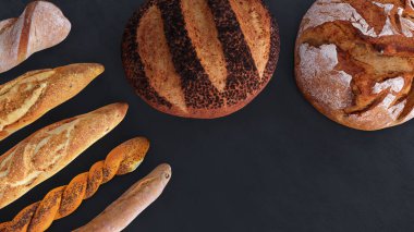 Ekmek ve ekmek çeşitleri üst görüntüde farklıdır. Koyu renk mutfak ya da fırın poster tasarımı