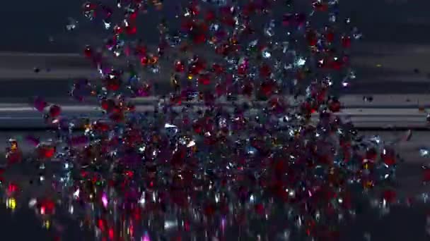 Блестящие кристаллы осыпаются на зеркальной матовой поверхности. 4k-высококачественная анимация . — стоковое видео