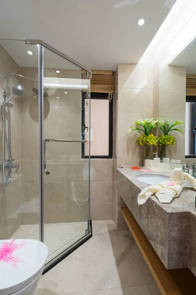 A moderna casa de banho — Fotografia de Stock