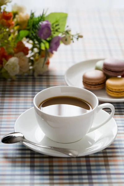 Té con café y macarrones —  Fotos de Stock