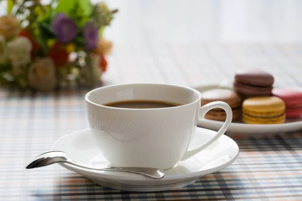 Té con café y macarrones —  Fotos de Stock