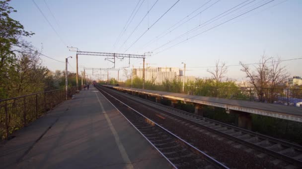 Kiev Ucraina Aprile 2020 Vecchio Treno Passeggeri Blu Elettrico Ferma — Video Stock