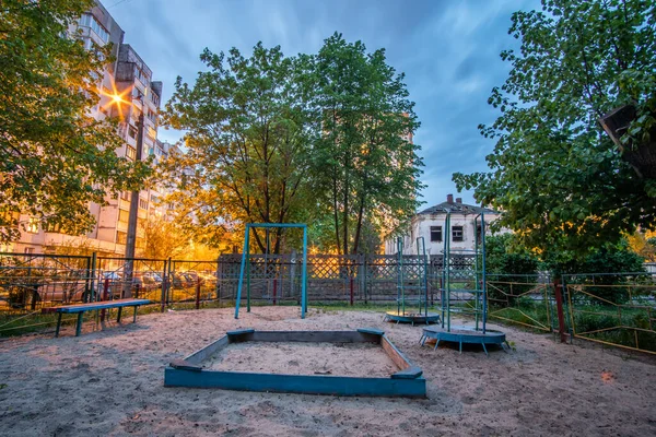 Leerer Verlassener Kinderspielplatz Abend — Stockfoto