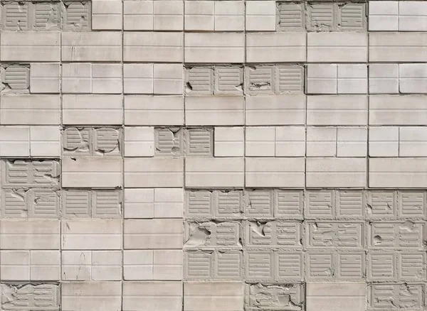 Stare Teksturowane Prostokątne Ceramiczne Płytki Kruche Betonowej Ścianie — Zdjęcie stockowe
