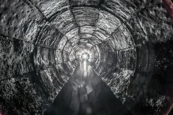 Túnel Hormigón Drenaje Redondo Con Agua Construida Con Encofrado Con — Foto de Stock