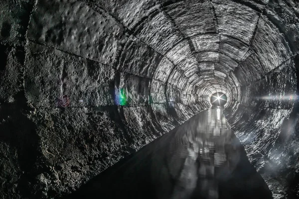 Túnel Hormigón Drenaje Redondo Con Agua Construida Con Encofrado Con — Foto de Stock