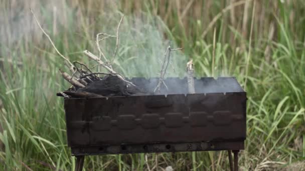 Ramas Madera Carbón Quemado Parrilla Para Cocinar Alimentos Fritos — Vídeos de Stock