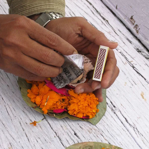 Hindu prayer offerring being prepared — Stock Photo, Image