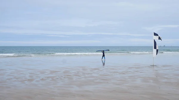 Rumbo al surf seguro — Foto de Stock