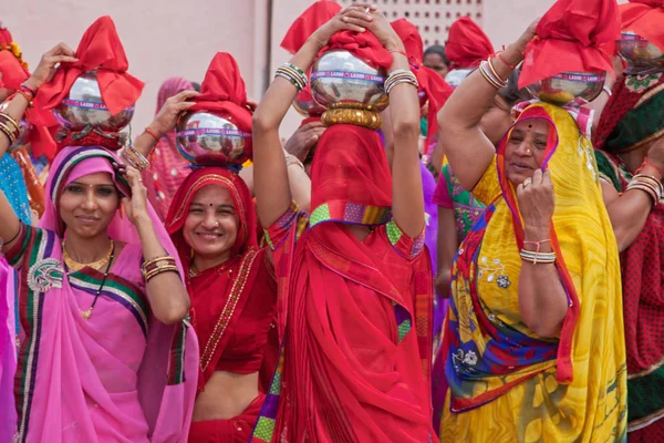 Indiase vrouwen in een hindoe parade — Stockfoto