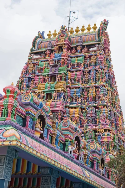 ゴープラム または入口タワー 世紀インド タミル ナードゥ州 Pillaiyarpatti Karpaga Vinayagar 寺の前で 寺院当局がペイント — ストック写真