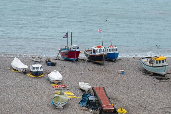 Část Místní Rybářské Flotily Uvízla Oblázkové Pláži Pivu Jižním Devonu — Stock fotografie