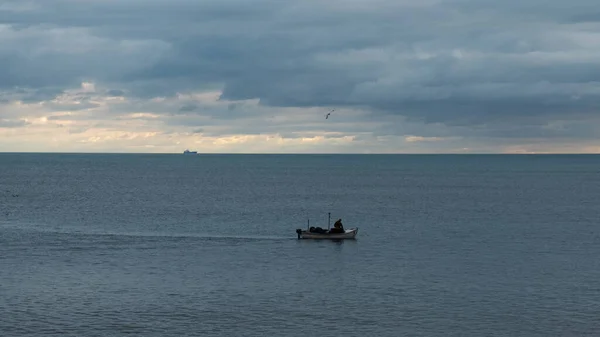 2019年11月5日 未確認漁業者によるデヴォン海岸沖のクリールの確認と設定 — ストック写真