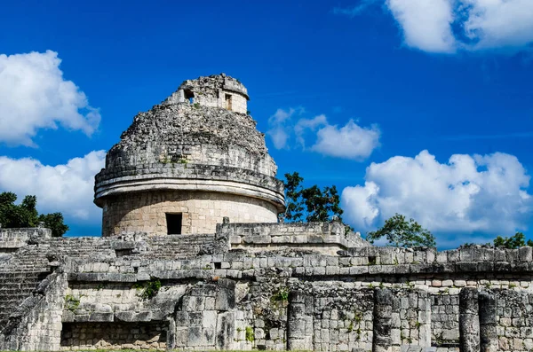 The Observatory astronomical building at Chichen Itza — Stock Photo, Image