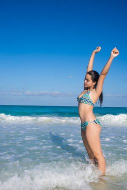 Kız Cancun plajında