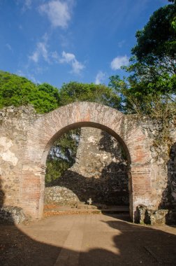 Kosta Rika Ujarras kilisede kalıntıları
