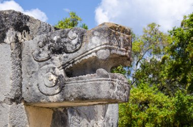 Chichen Itza: Yılan kafa Jaguarlar ve Kartallar platformu