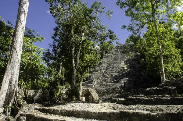 Meksika 'da coba Archaeological Maya sitesi: kilise