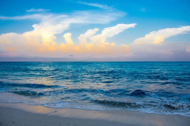 Güzel bir plajda öğleden sonra