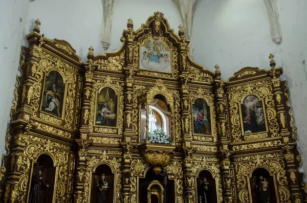 Izamal 的圣安东尼奥修道院 — 图库照片