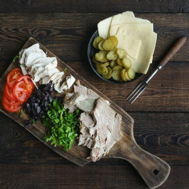 ahşap tahta üzerinde sandviç için malzemeler