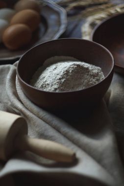 Ev yapımı erişte için malzemeler