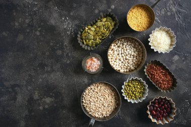 Kaplarda çeşitli Hububat Ürünleri